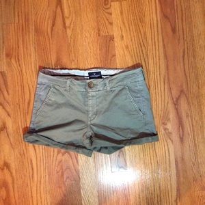 American Eagle Stretch midi green shorts size 4